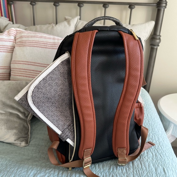 Itsy Ritzy Large Diaper Bag - Picture 3 of 11